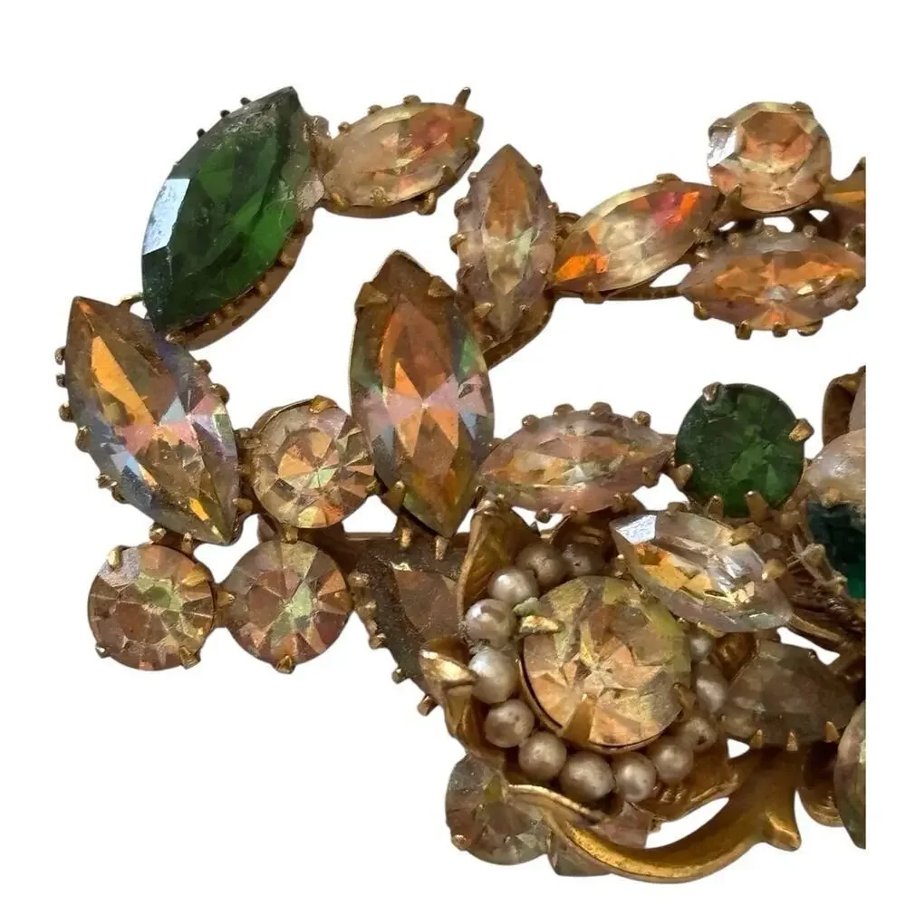 1940’s Unsigned MIRIAM HASKELL Like Designed Brooch Faux Pearl Green Glass Beads